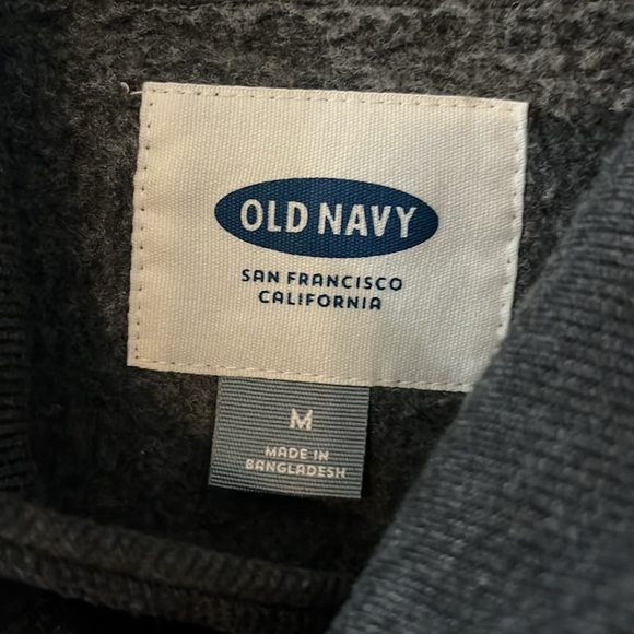 Men’s Old Navy Sweater - Picture 2 of 3